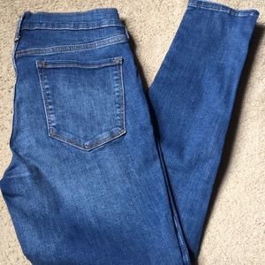 Gap true skinny sculpting jeans size 28 short